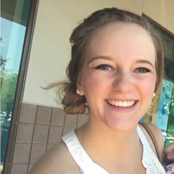 Meet your Posher, Laura - Picture 1 of 1